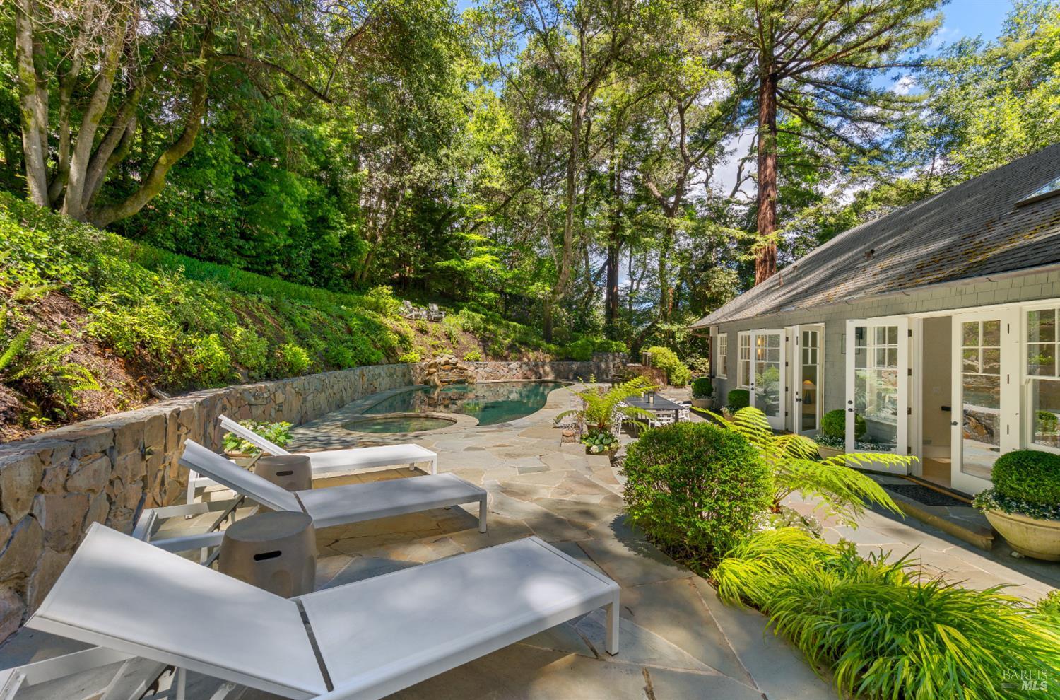 22 Chestnut Avenue, Ross #97