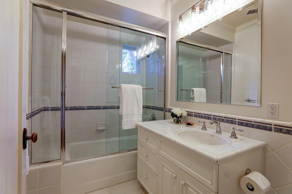 44 Chestnut Avenue, Ross #49