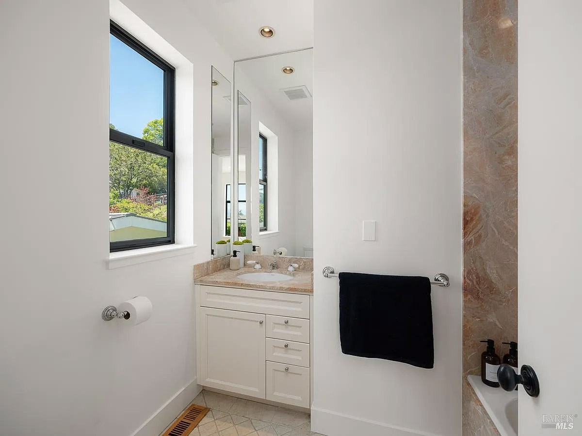 110 Walnut Avenue, Corte Madera #62