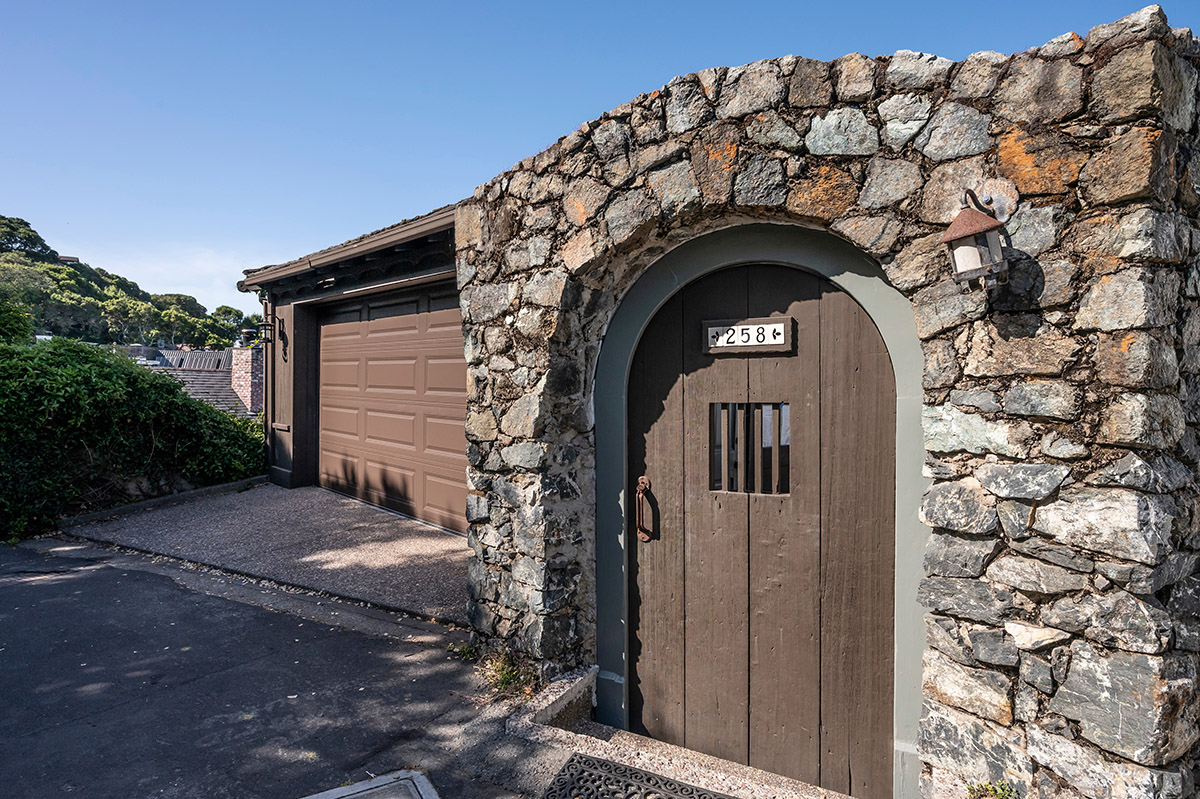 258 Bayview Avenue, Belvedere #27