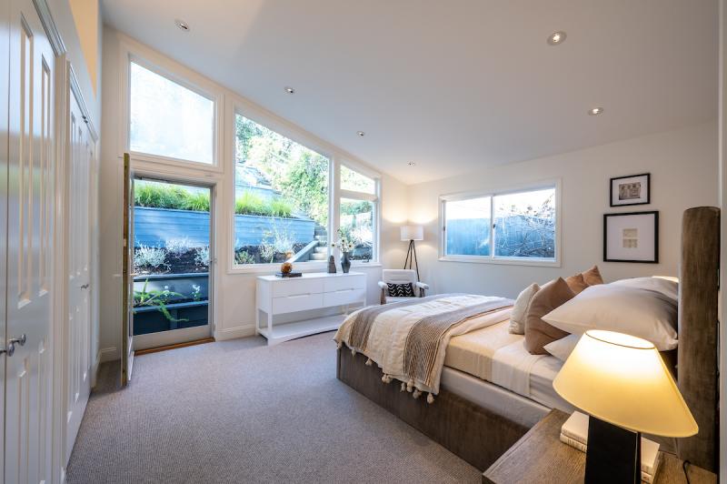 bedroom with ceiling