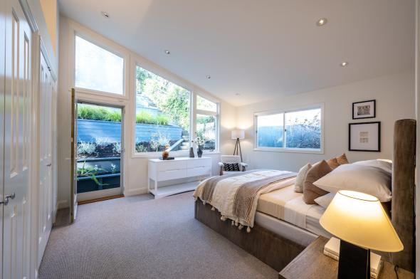 bedroom with ceiling